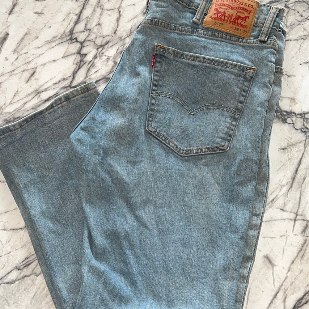 LEVI Light washed jeans only worn 3x before sizing up